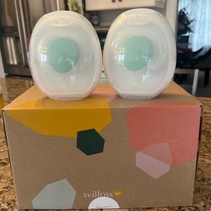 Willow Go hands free cord free breast pump- used